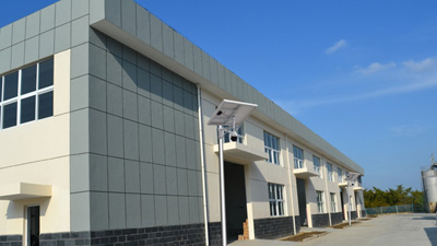 為什么現(xiàn)在新農(nóng)村道路建設都選用太陽能路燈呢？