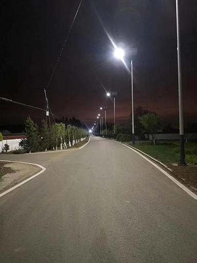 廣西方鄉(xiāng)龍開村太陽能路燈，照亮群眾脫貧致富的幸福路