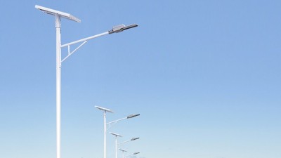 太陽(yáng)能路燈亮度跟什么因素有關(guān)？