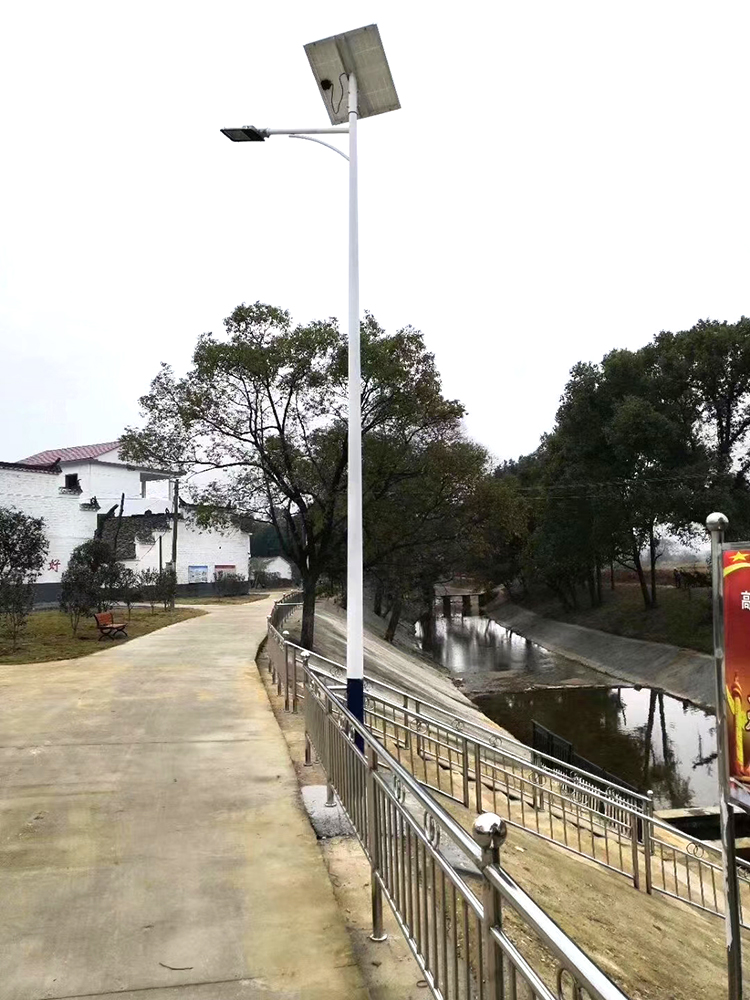河南太陽(yáng)能路燈_新農(nóng)村太陽(yáng)能路燈_南德太陽(yáng)能路燈